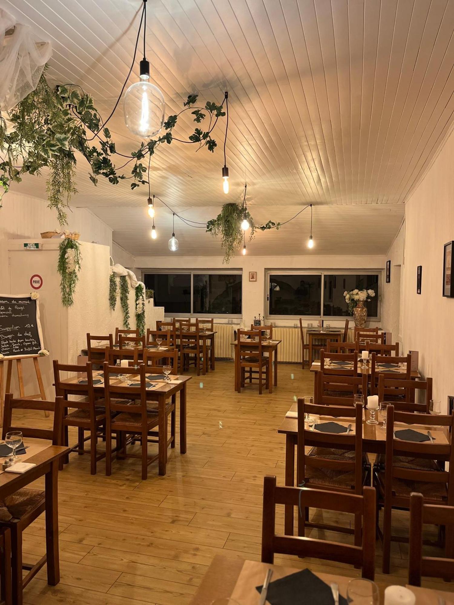 Café du commerce Genolhac Extérieur photo