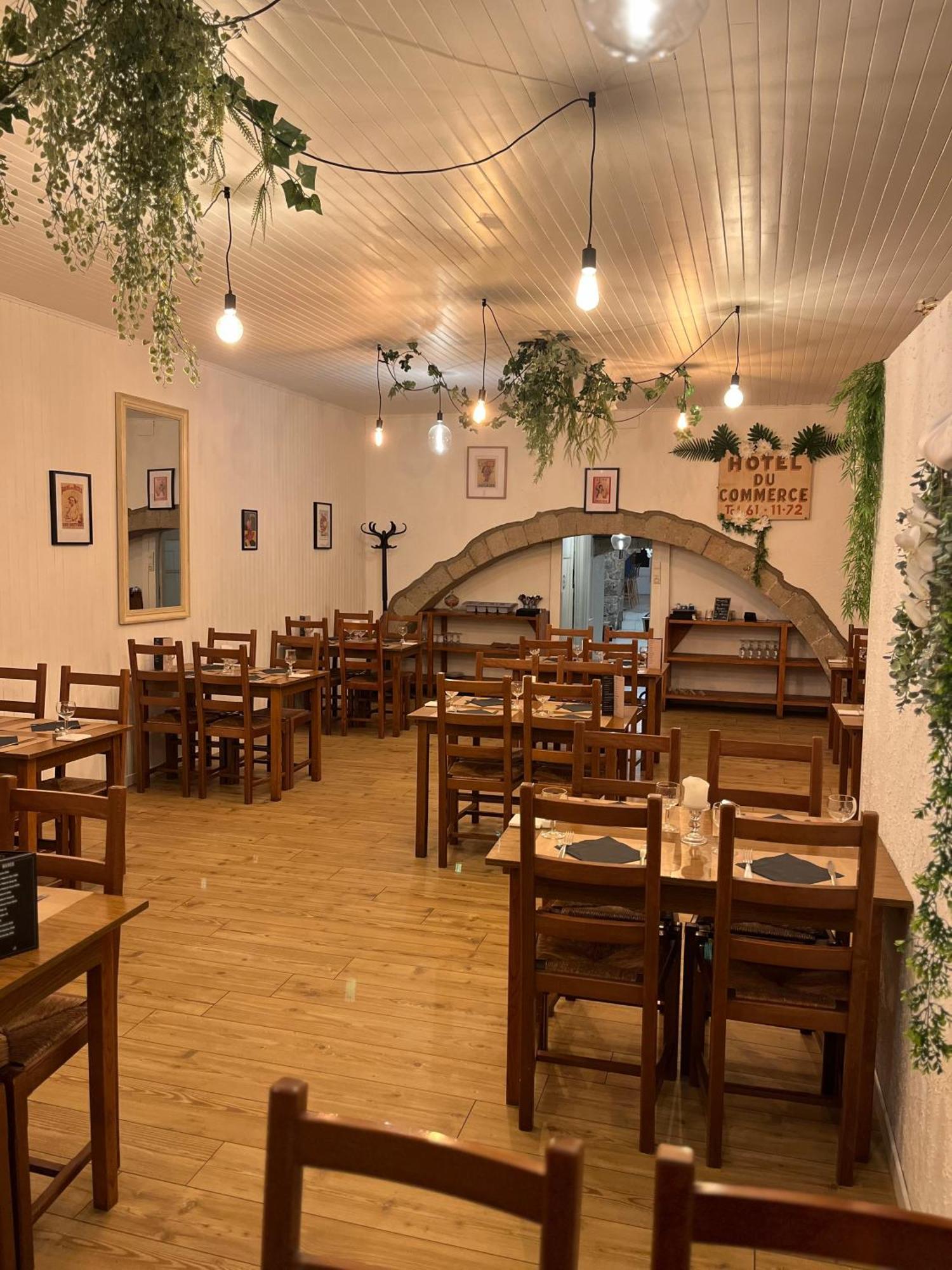Café du commerce Genolhac Extérieur photo